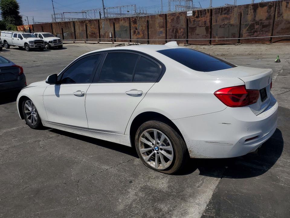 55479026 :رقم المزاد ، WBA8A9C51JK623383 vin ، 2018 Bmw 320 مزاد بيع