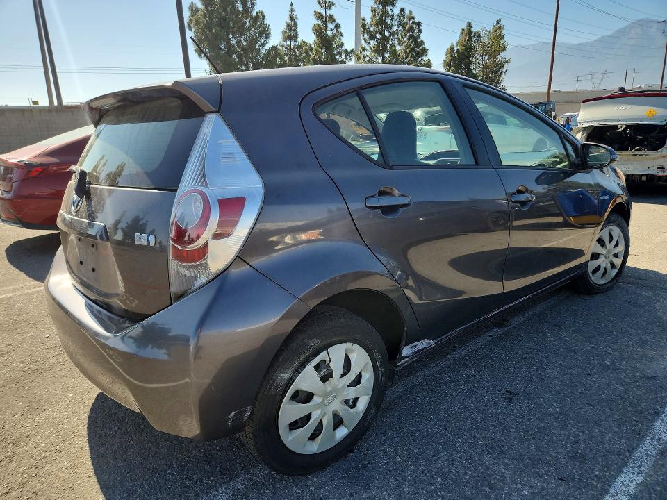 56317516 :رقم المزاد ، JTDKDTB33E1565267 vin ، 2014 Toyota Prius C مزاد بيع