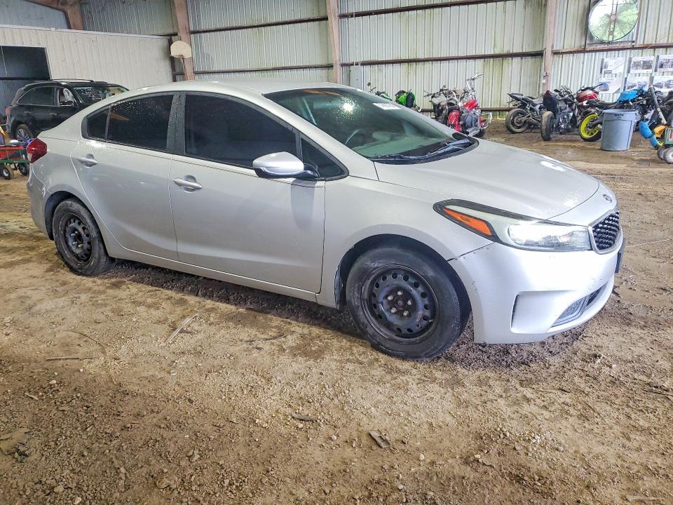 57883756 :رقم المزاد ، 3KPFK4A70JE209884 vin ، 2018 Kia Forte مزاد بيع