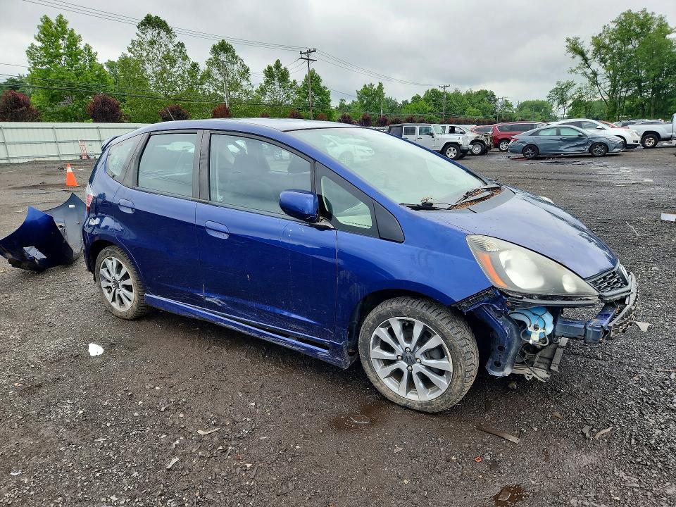 58901386 :رقم المزاد ، JHMGE8H51DC062461 vin ، 2013 Honda Fit مزاد بيع