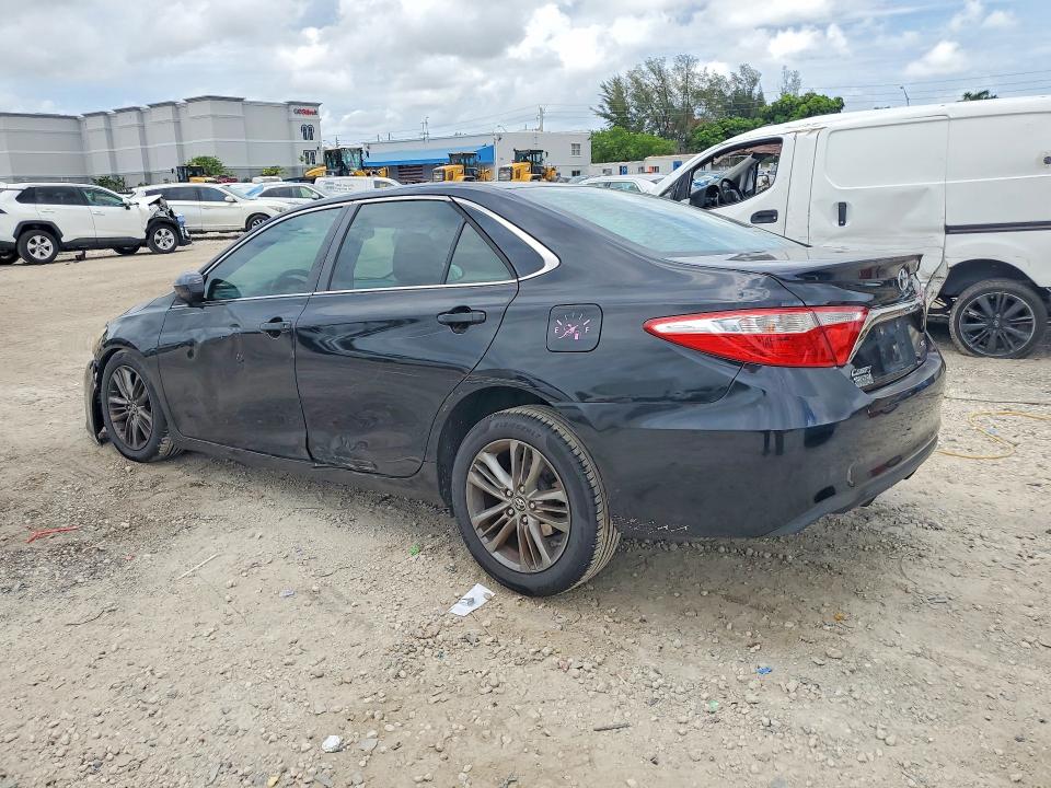56939986 :رقم المزاد ، 4T1BF1FK5FU106334 vin ، 2015 Toyota Camry مزاد بيع