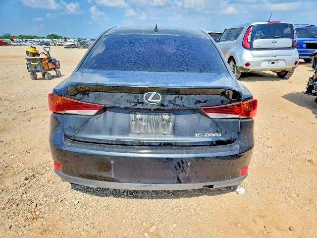 55885196 :رقم المزاد ، JTHBA1D22H5052153 vin ، 2017 Lexus Is مزاد بيع
