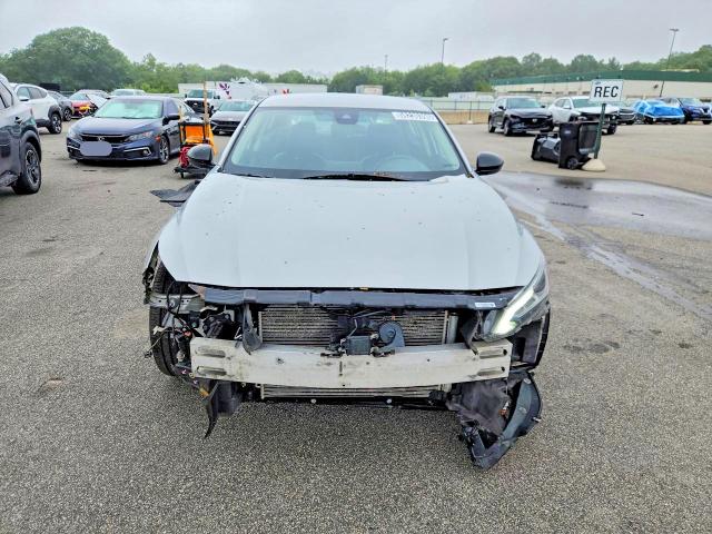 58230396 :رقم المزاد ، 1N4BL4CV9NN302885 vin ، 2022 Nissan Altima مزاد بيع