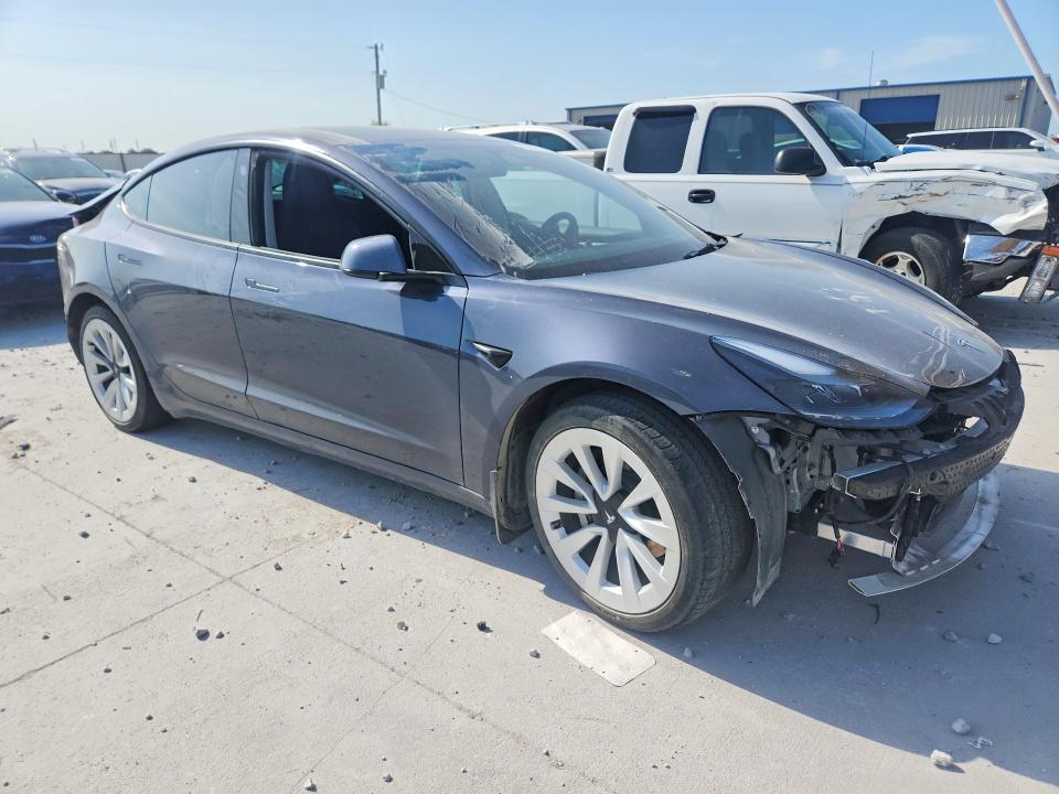 58821586 :رقم المزاد ، 5YJ3E1EB9NF163933 vin ، 2022 Tesla Model 3 مزاد بيع