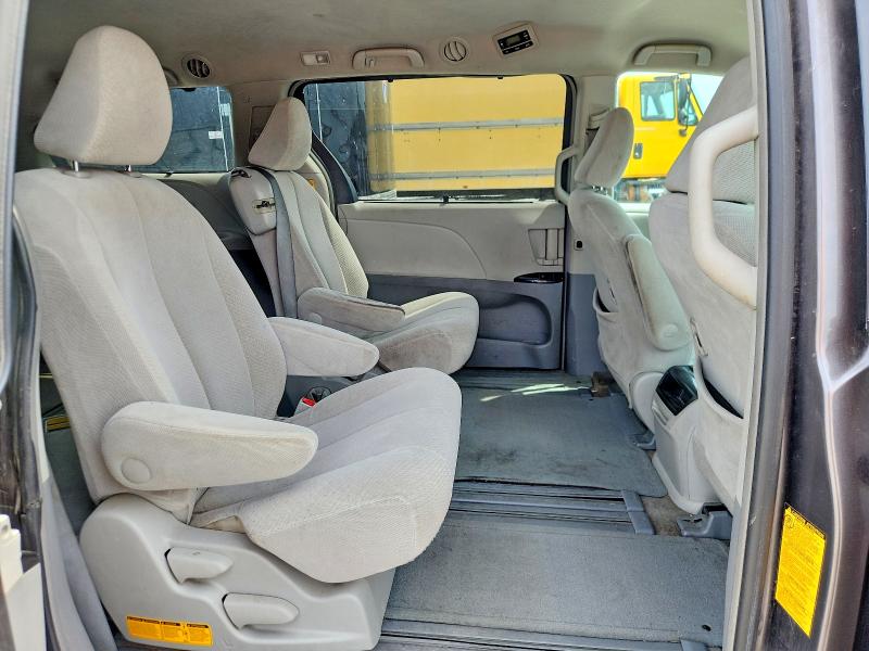 55563716 :رقم المزاد ، 5TDKK3DC4DS381203 vin ، 2013 Toyota Sienna مزاد بيع