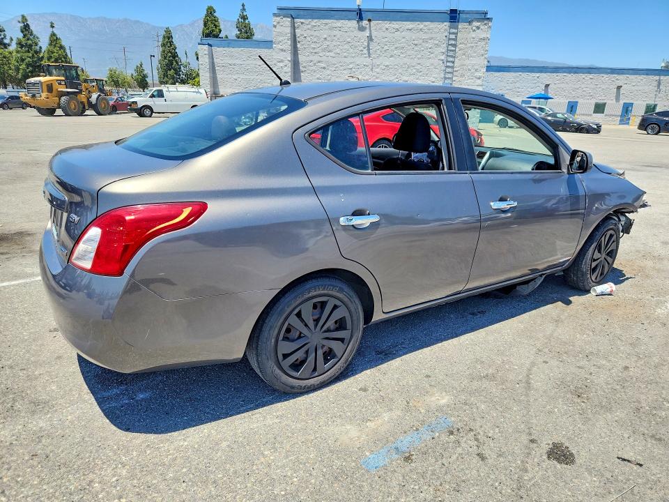 56987066 :رقم المزاد ، 3N1CN7AP1CL820438 vin ، 2012 Nissan Versa مزاد بيع