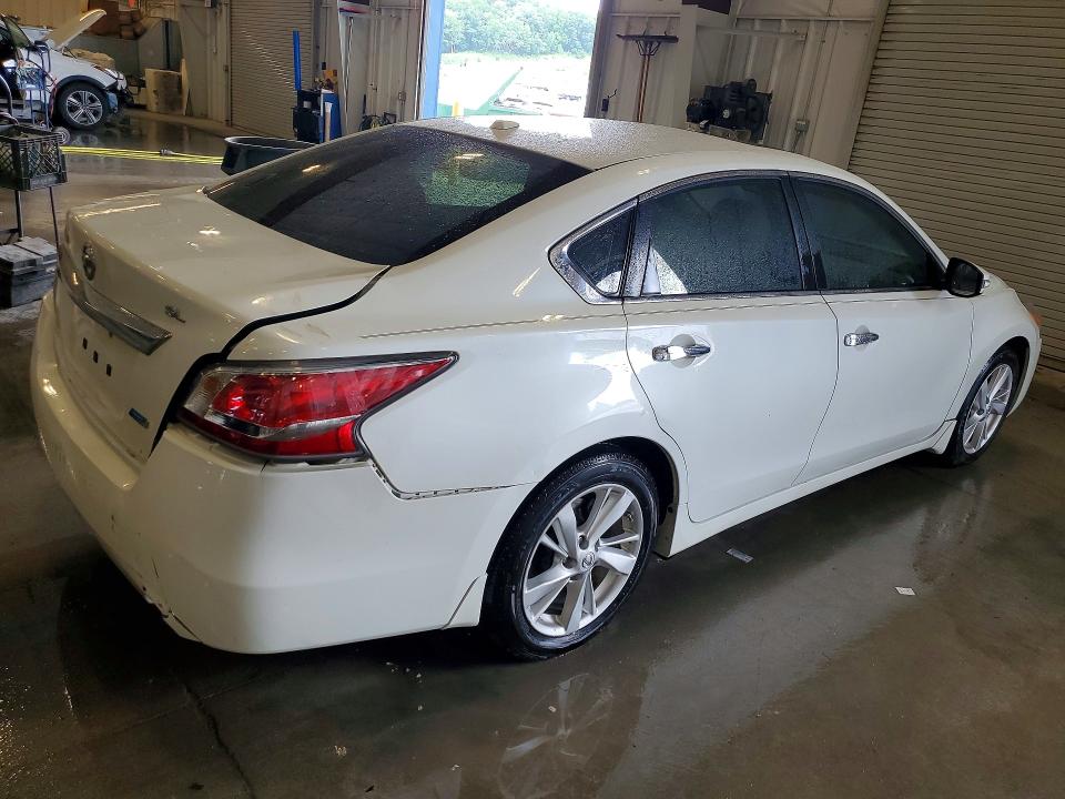 2014 Nissan Altima მანქანა იყიდება აუქციონზე, vin: 1N4AL3AP1EN237718, აუქციონის ნომერი: 59031626
