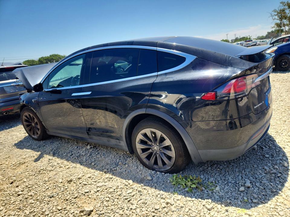 Продажа на аукционе авто 2018 Tesla Model X, vin: 5YJXCBE23JF100107, номер лота: 55827316