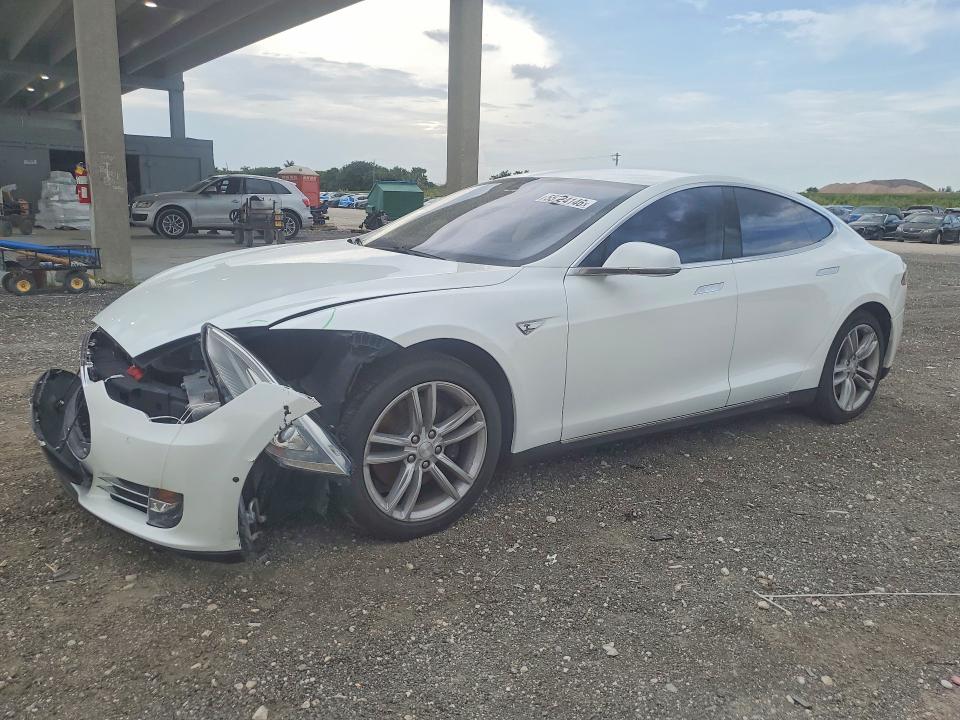 2015 Tesla Model S მანქანა იყიდება აუქციონზე, vin: 5YJSA1H1XFFP70936, აუქციონის ნომერი: 55724146