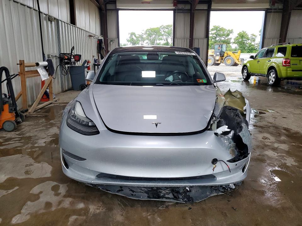 58030936 :رقم المزاد ، 5YJ3E1EB4JF091114 vin ، 2018 Tesla Model 3 مزاد بيع