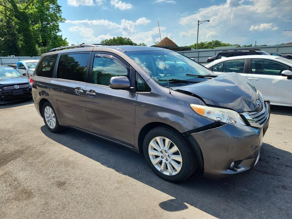 57167066 :رقم المزاد ، 5TDDK3DC0DS050398 vin ، 2013 Toyota Sienna مزاد بيع
