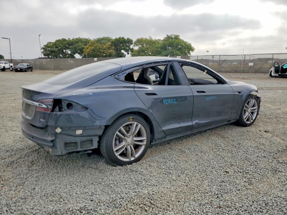 Продажа на аукционе авто 2015 Tesla Model S, vin: 5YJSA1E24FF113840, номер лота: 55938346