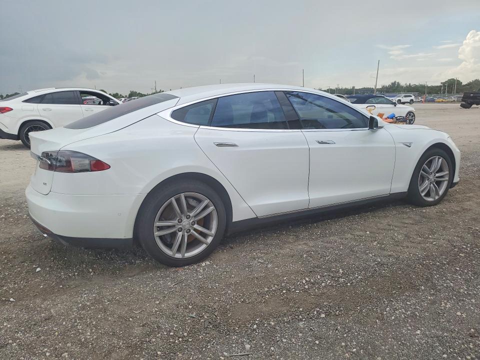 2015 Tesla Model S მანქანა იყიდება აუქციონზე, vin: 5YJSA1H1XFFP70936, აუქციონის ნომერი: 55724146