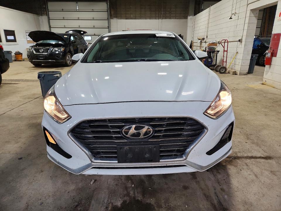 56323326 :رقم المزاد ، 5NPE24AA0JH680646 vin ، 2018 Hyundai Sonata مزاد بيع