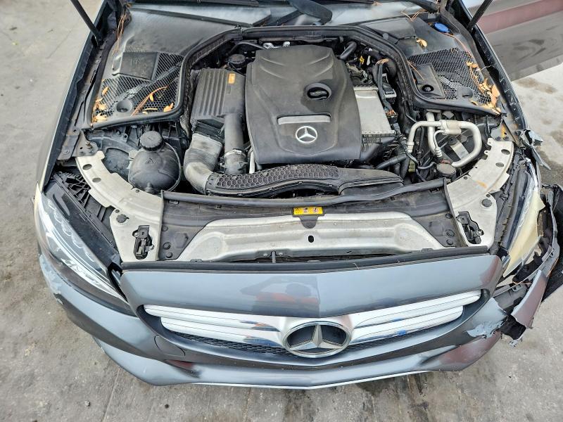 56848446 :رقم المزاد ، 55SWF4KB0HU182437 vin ، 2017 Mercedes-benz C مزاد بيع