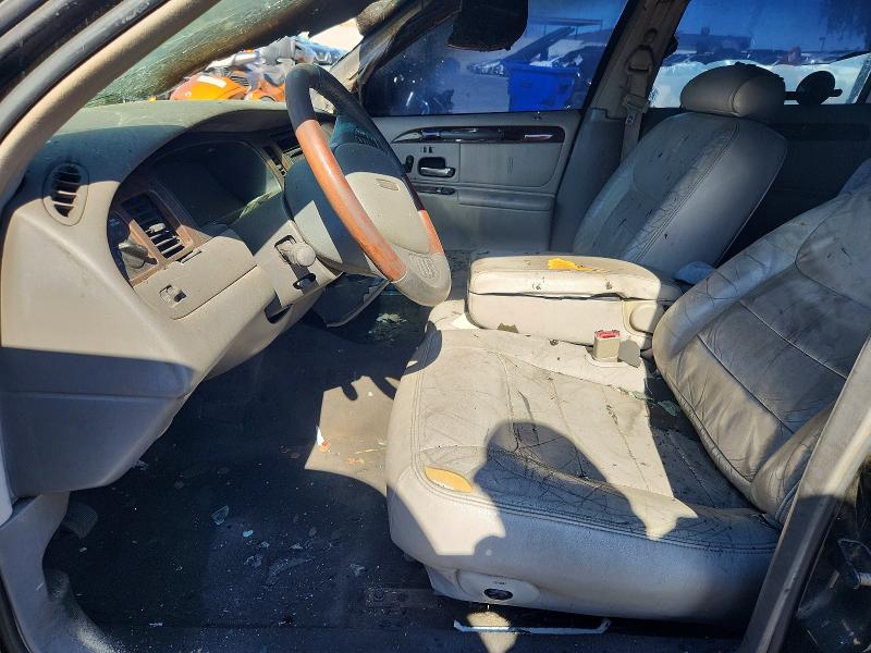 56640236 :رقم المزاد ، 1LNFM82W9WY669730 vin ، 1998 Lincoln Town Car مزاد بيع