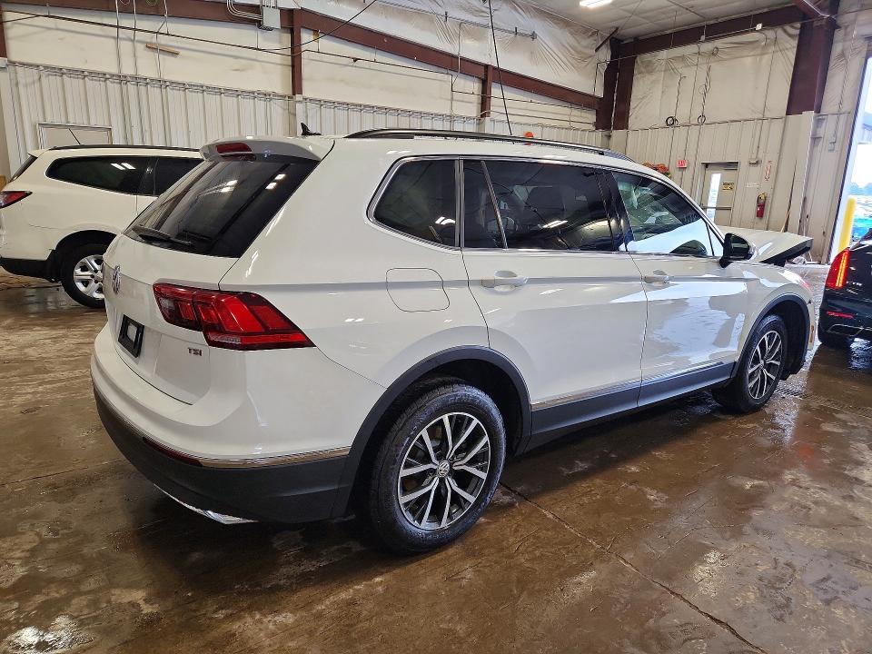 Продажа на аукционе авто 2018 Volkswagen Tiguan, vin: 3VV3B7AX2JM005518, номер лота: 55835906