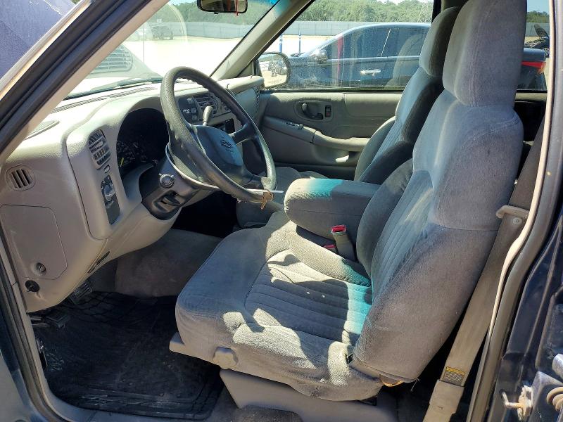 55602106 :رقم المزاد ، 1GNDT13W3Y2219671 vin ، 2000 Chevrolet Blazer مزاد بيع