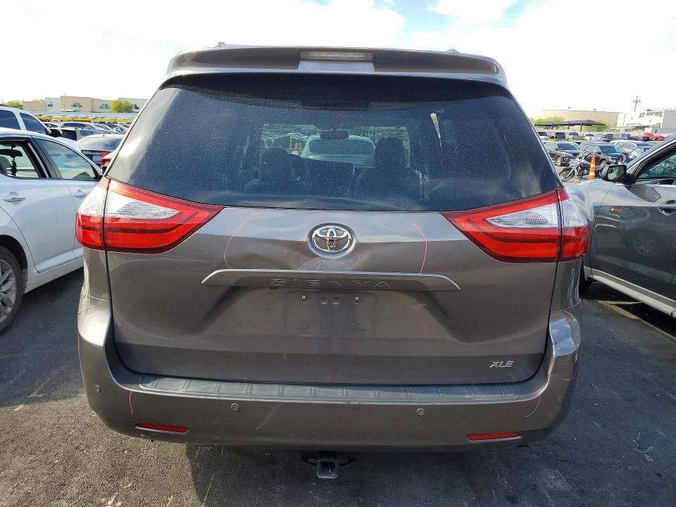 54821296 :رقم المزاد ، 5TDYZ3DC4HS828348 vin ، 2017 Toyota Sienna مزاد بيع