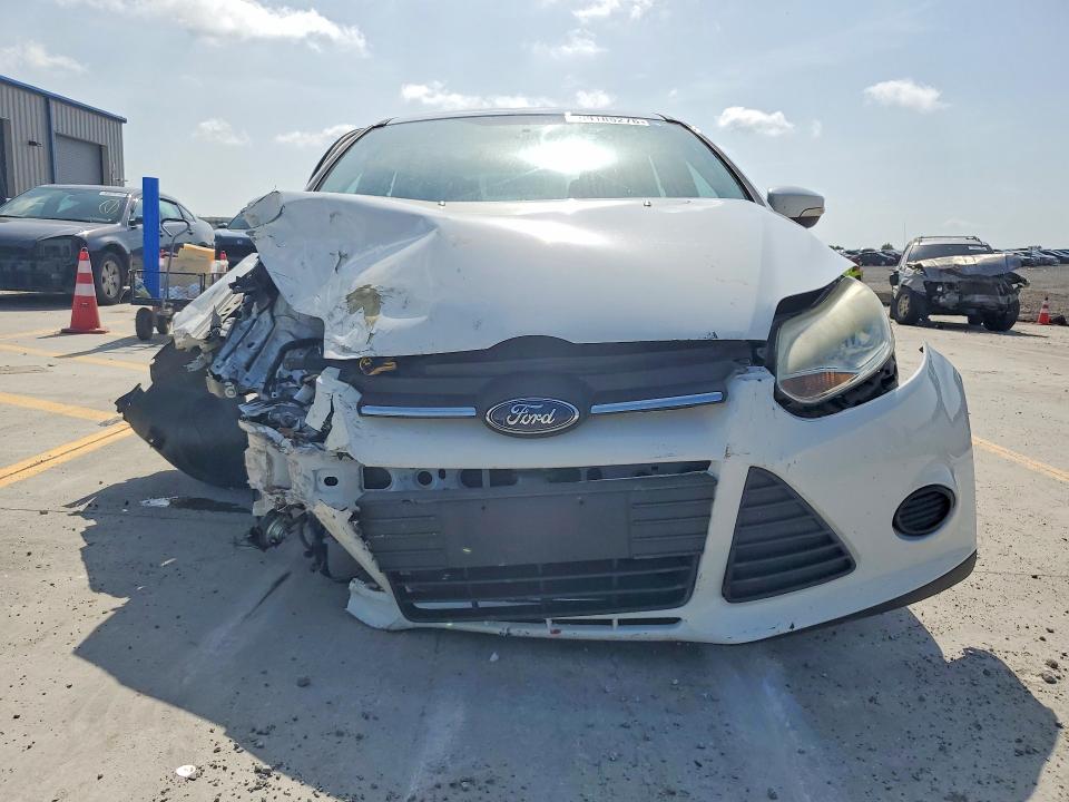 59185276 :رقم المزاد ، 1FADP3K22EL200015 vin ، 2014 Ford Focus مزاد بيع