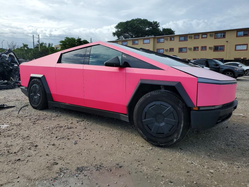 53913956 :رقم المزاد ، 7G2CEHED2RA034183 vin ، 2024 Tesla Cybertruck مزاد بيع