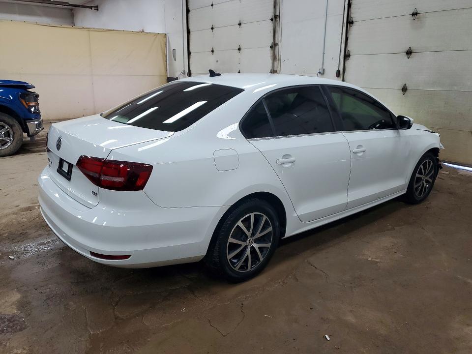 57141636 :رقم المزاد ، 3VWDB7AJ5HM327124 vin ، 2017 Volkswagen Jetta مزاد بيع