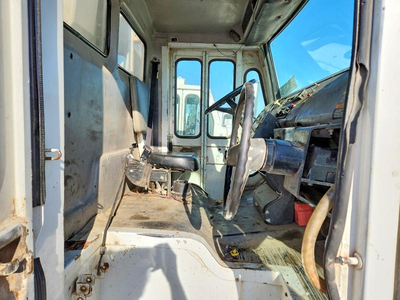 Продажа на аукционе авто 1998 Freightliner Fl70, vin: 1FV6HLBB9WH888104, номер лота: 55913576