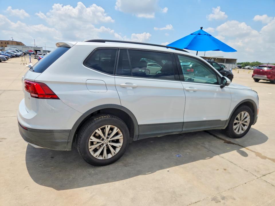 56737936 :رقم المزاد ، 3VV1B7AXXJM068423 vin ، 2018 Volkswagen Tiguan مزاد بيع