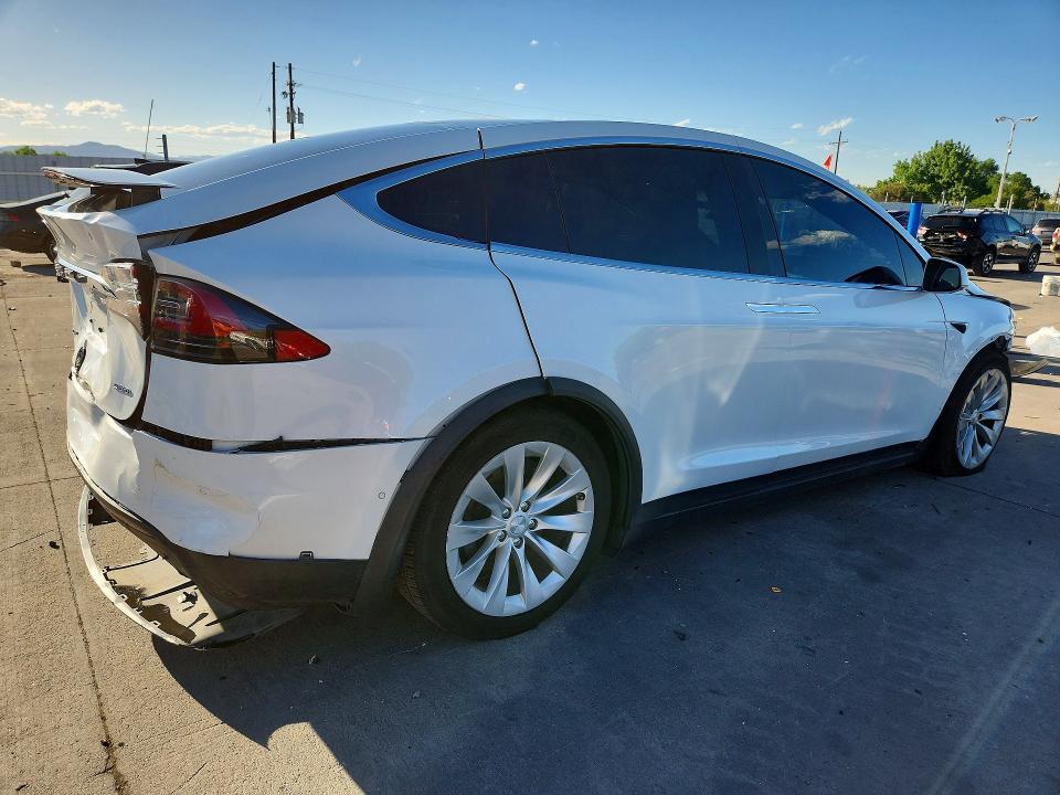 Продажа на аукционе авто 2017 Tesla Model X, vin: 5YJXCBE22HF044722, номер лота: 56644206