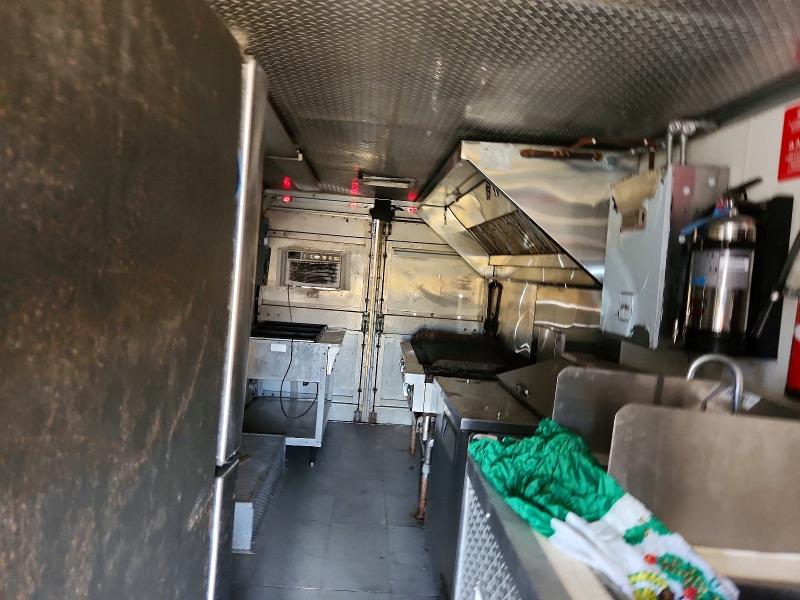 Продажа на аукционе авто 2002 Freightliner Chassis, vin: 4UZAANCP62CK26533, номер лота: 59296966