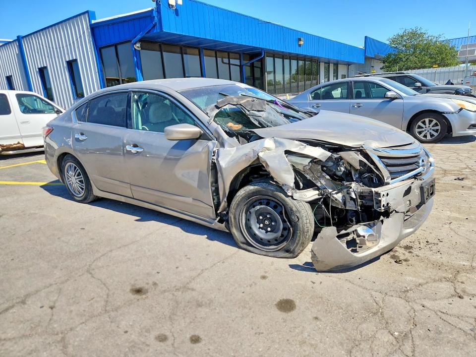 2015 Nissan Altima მანქანა იყიდება აუქციონზე, vin: 1N4AL3AP2FN912445, აუქციონის ნომერი: 56044076