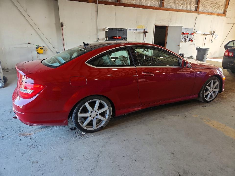 Продаж на аукціоні авто 2012 Mercedes-benz C, vin: WDDGJ4HB5CF925504, номер лоту: 58334286