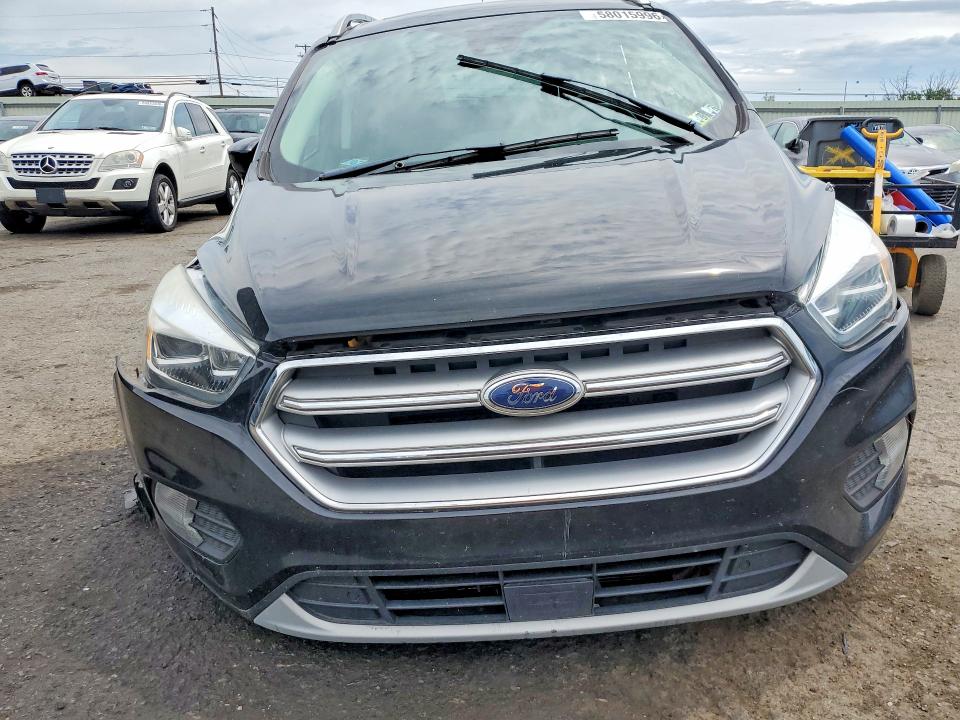 58015996 :رقم المزاد ، 1FMCU9JD2HUC58897 vin ، 2017 Ford Escape مزاد بيع