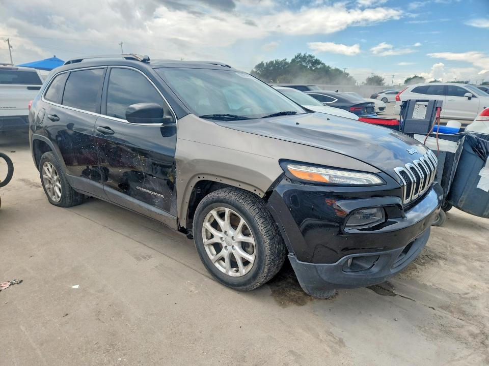 55656716 :رقم المزاد ، 1C4PJLCB9GW217709 vin ، 2016 Jeep Cherokee مزاد بيع