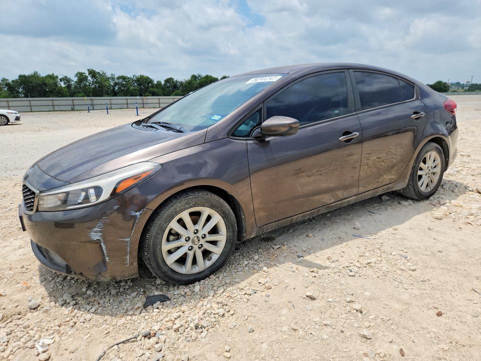2017 Kia Forte მანქანა იყიდება აუქციონზე, vin: 3KPFL4A76HE131957, აუქციონის ნომერი: 57422826