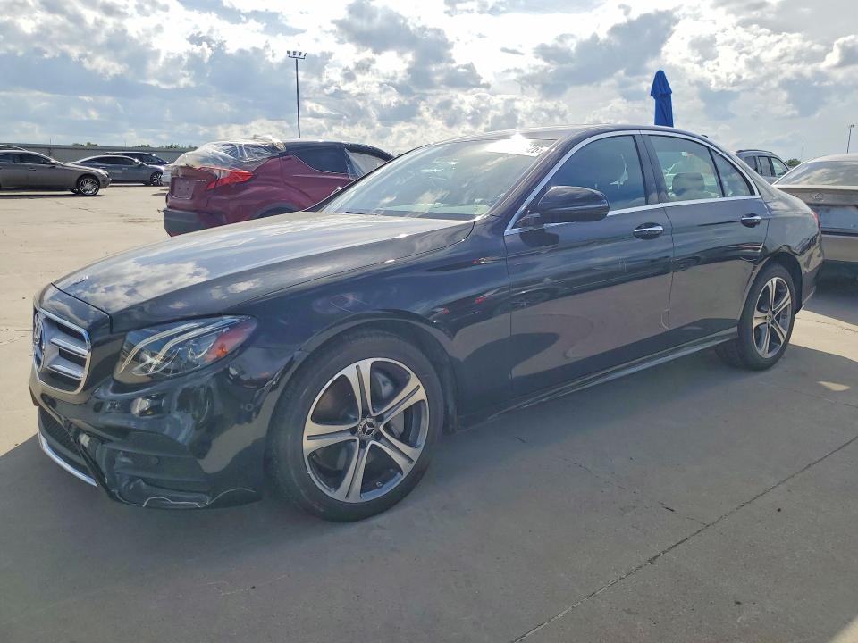 56766526 :رقم المزاد ، WDDZF4JB9HA261362 vin ، 2017 Mercedes-benz E مزاد بيع