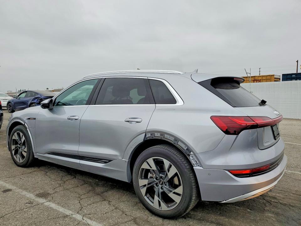 Продажа на аукционе авто 2022 Audi E-tron, vin: WA1LAAGE2NB033069, номер лота: 57220616