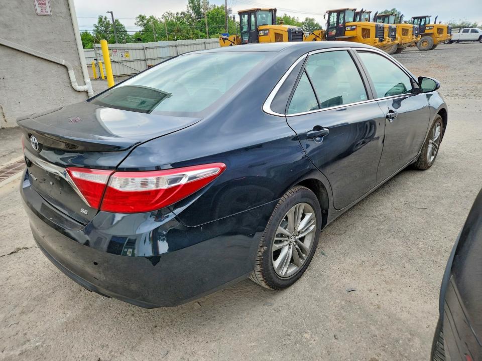 57200156 :رقم المزاد ، 4T1BF1FK3HU808848 vin ، 2017 Toyota Camry مزاد بيع