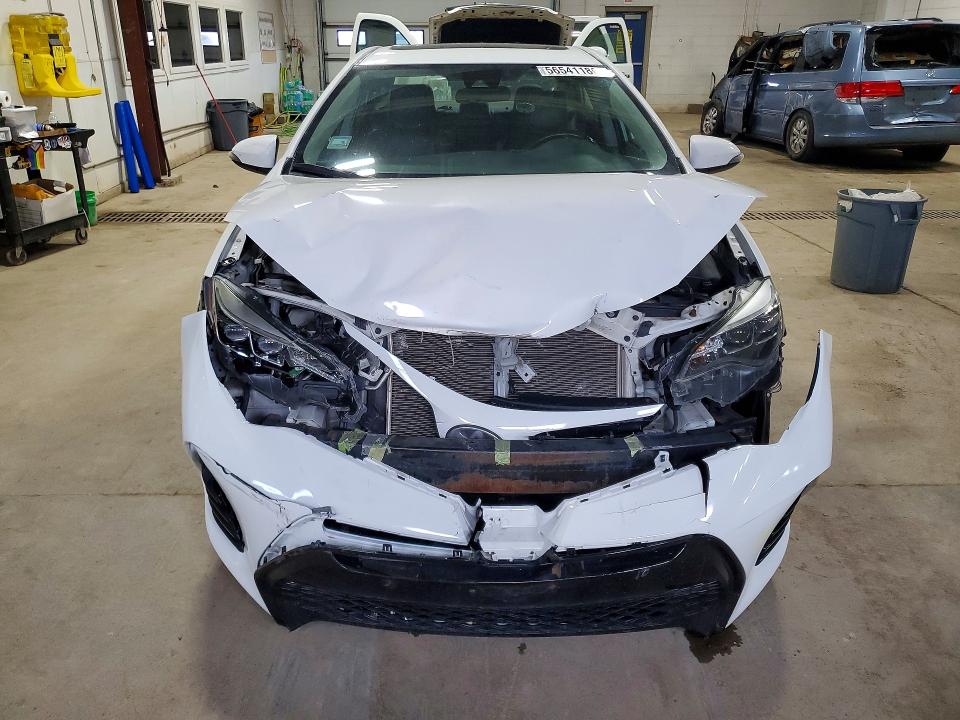 56541186 :رقم المزاد ، 5YFBURHE3HP619694 vin ، 2017 Toyota Corolla مزاد بيع