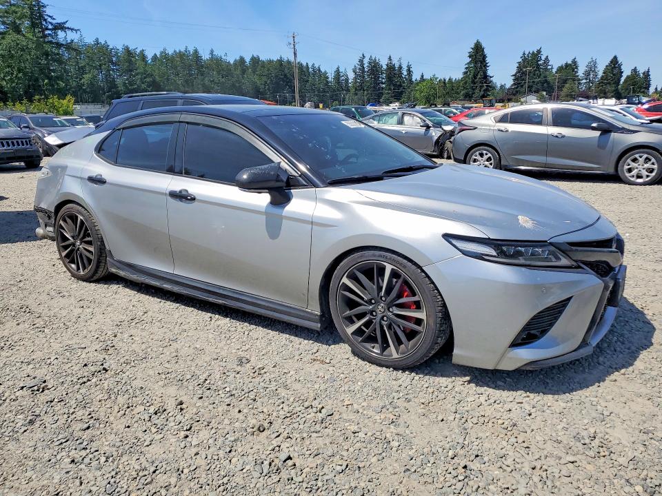 55522206 :رقم المزاد ، 4T1BZ1HK4JU015617 vin ، 2018 Toyota Camry مزاد بيع