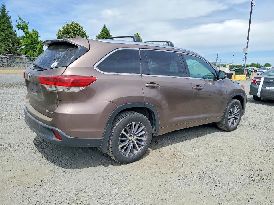 Продаж на аукціоні авто 2017 Toyota Highlander, vin: 5TDJZRFH1HS457856, номер лоту: 57154356