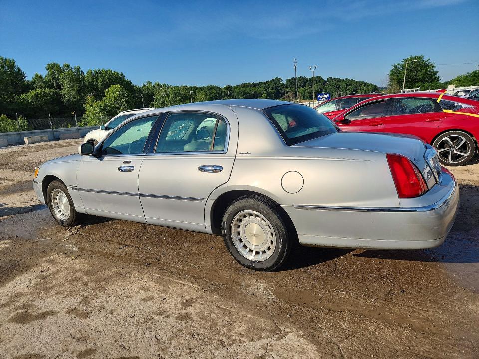 Aukcja sprzedaży 2002 Lincoln Town Car, vin: 1LNHM81W82Y661350, numer aukcji: 57749156