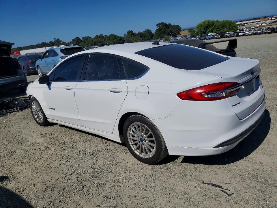 58491846 :رقم المزاد ، 3FA6P0LU8JR232650 vin ، 2018 Ford Fusion مزاد بيع