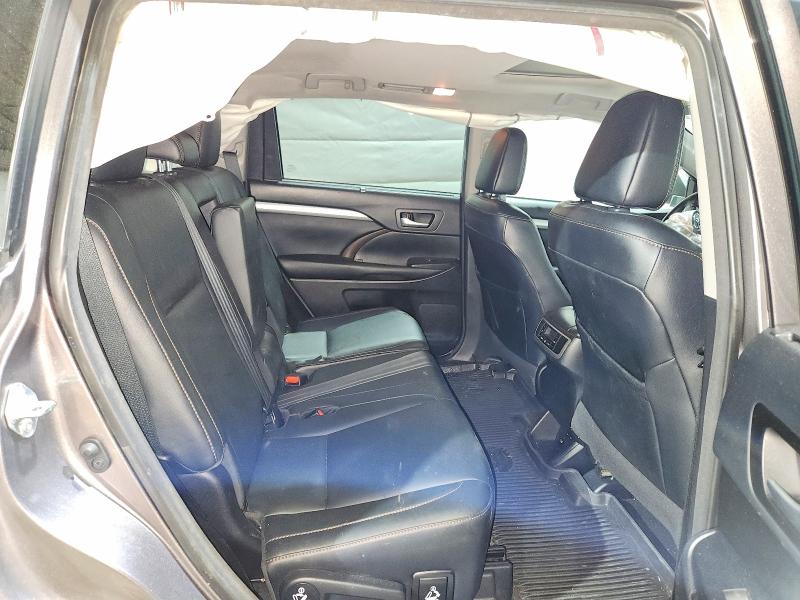 Продаж на аукціоні авто 2018 Toyota Highlander, vin: 5TDJZRFH8JS562206, номер лоту: 56228676