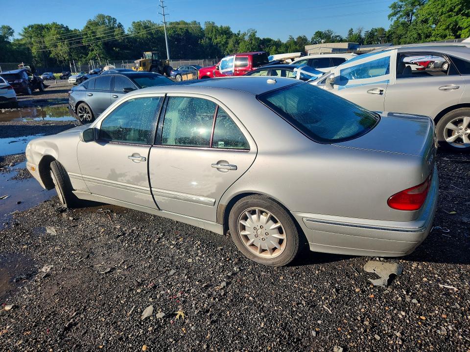 57197606 :رقم المزاد ، WDBJF82J61X054336 vin ، 2001 Mercedes-benz E مزاد بيع