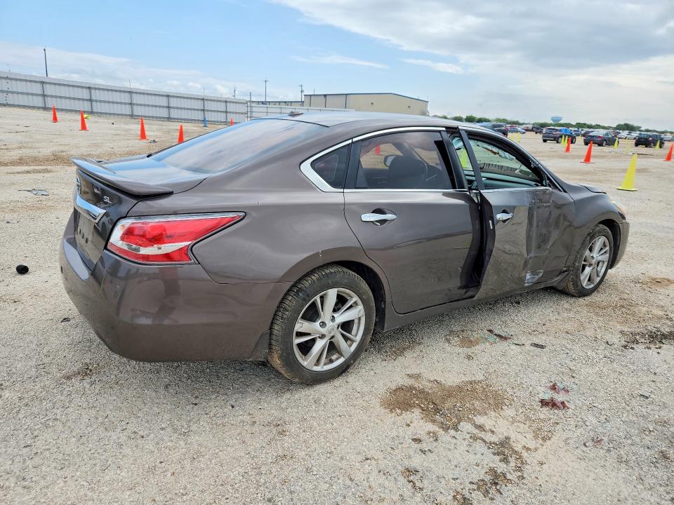 2015 Nissan Altima მანქანა იყიდება აუქციონზე, vin: 1N4AL3AP8FN917472, აუქციონის ნომერი: 57398456