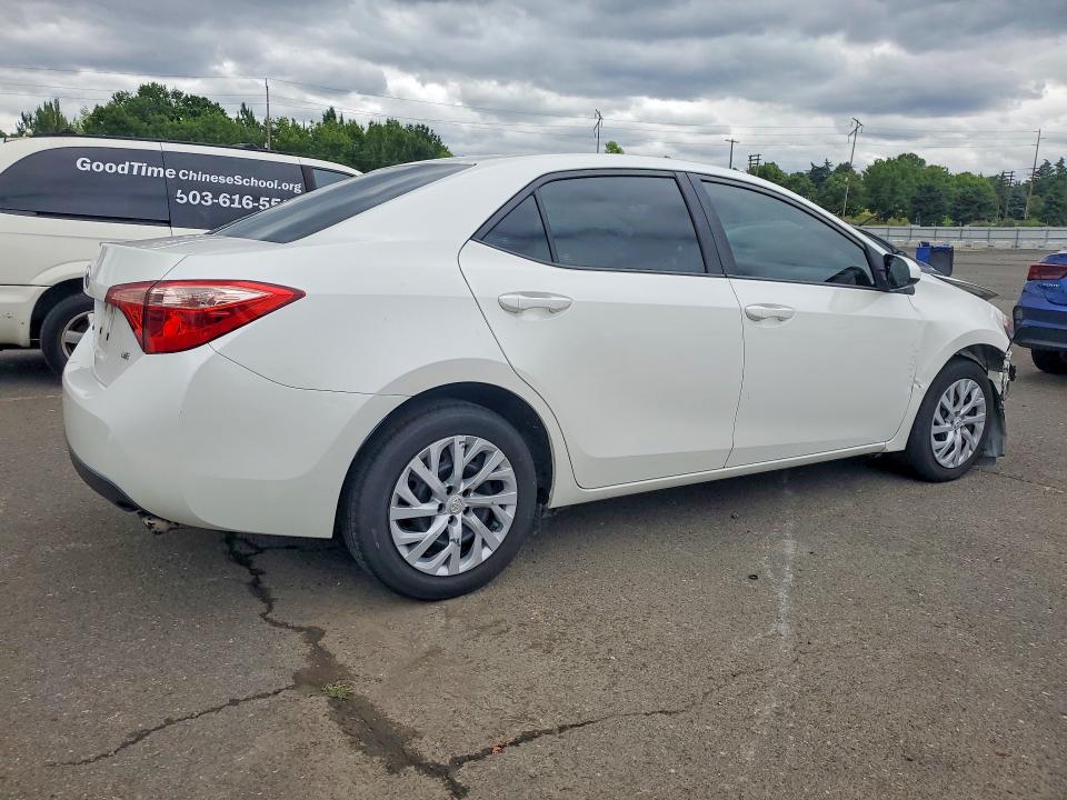 Продажа на аукционе авто 2018 Toyota Corolla, vin: 5YFBURHE4JP774423, номер лота: 58981146