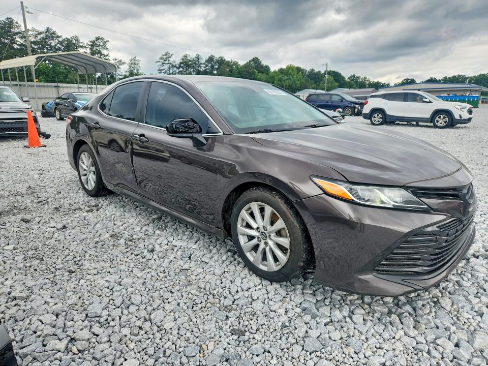 58189326 :رقم المزاد ، 4T1B11HK3KU270560 vin ، 2019 Toyota Camry مزاد بيع