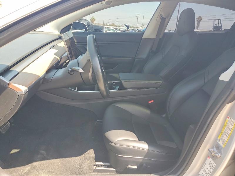 58645076 :رقم المزاد ، 5YJ3E1EA2JF044087 vin ، 2018 Tesla Model 3 مزاد بيع