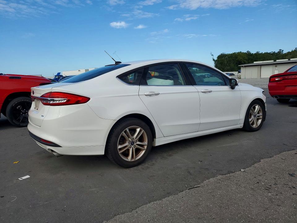 58060776 :رقم المزاد ، 3FA6P0H72JR277988 vin ، 2018 Ford Fusion مزاد بيع